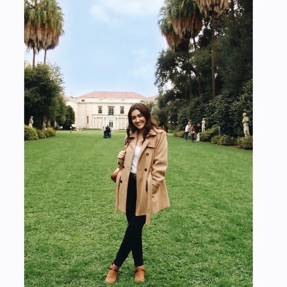 Meet your Posher, Christina - Picture 2 of 6